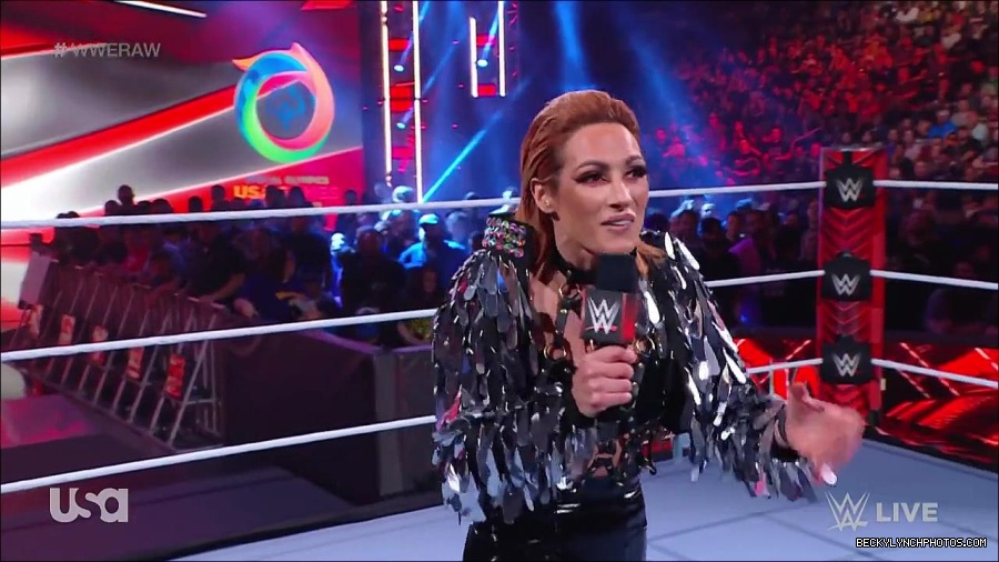 WWE_RAW_30th_May_2022_720p_WEBRip_h264_mp4_000210810.jpg