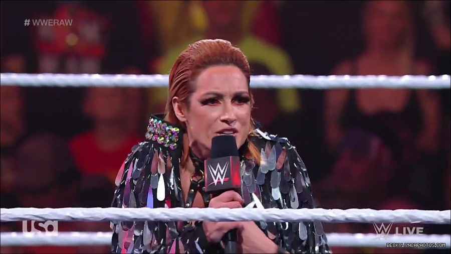 WWE_RAW_30th_May_2022_720p_WEBRip_h264_mp4_000214814.jpg