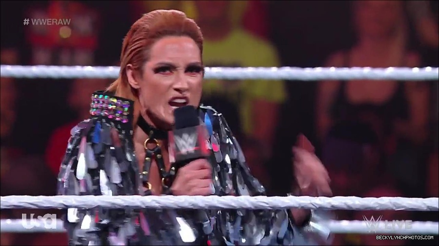 WWE_RAW_30th_May_2022_720p_WEBRip_h264_mp4_000216015.jpg