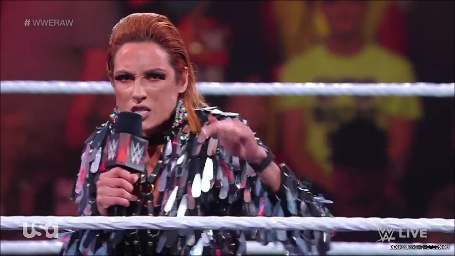 WWE_RAW_30th_May_2022_720p_WEBRip_h264_mp4_000216816.jpg
