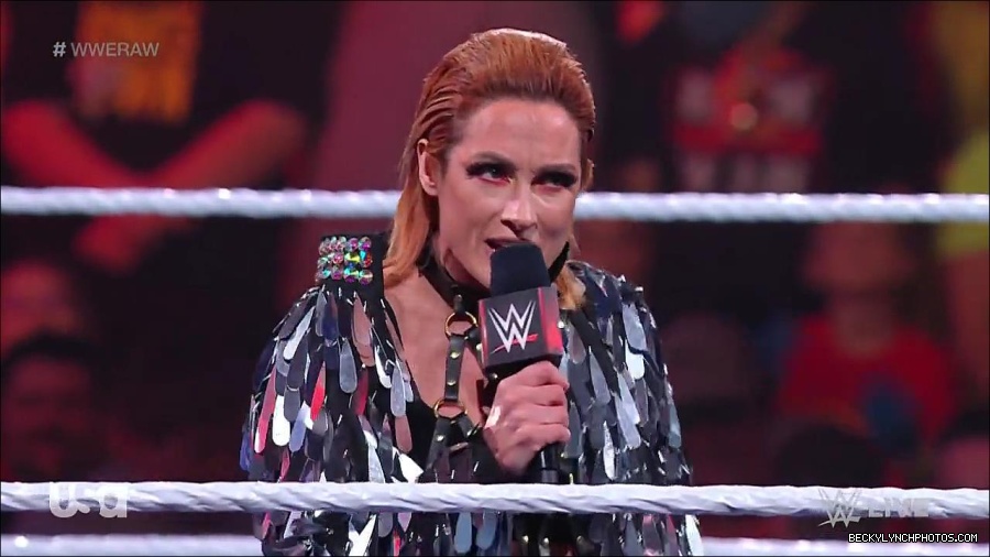 WWE_RAW_30th_May_2022_720p_WEBRip_h264_mp4_000218017.jpg