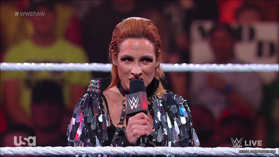 WWE_RAW_30th_May_2022_720p_WEBRip_h264_mp4_000221621.jpg