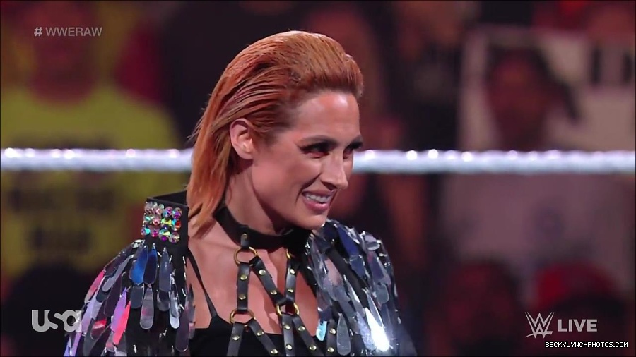 WWE_RAW_30th_May_2022_720p_WEBRip_h264_mp4_000224023.jpg