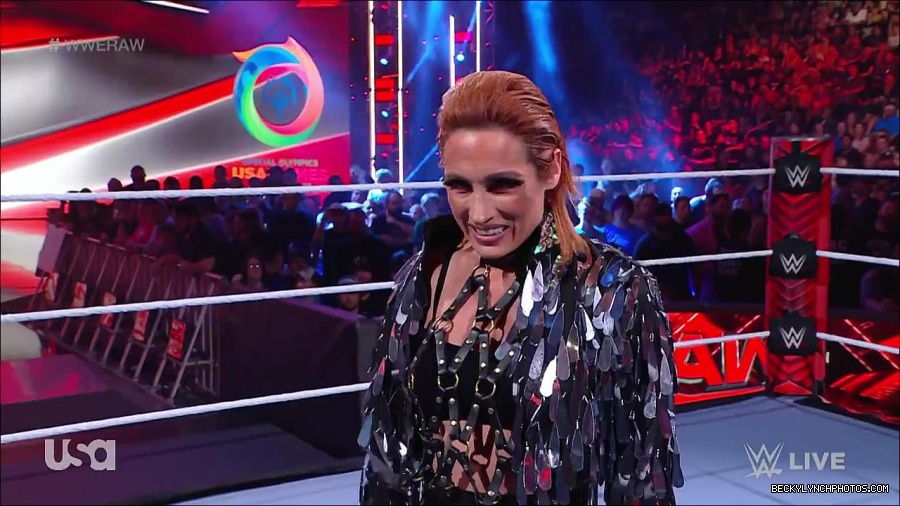 WWE_RAW_30th_May_2022_720p_WEBRip_h264_mp4_000224424.jpg