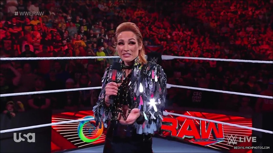WWE_RAW_30th_May_2022_720p_WEBRip_h264_mp4_000230029.jpg