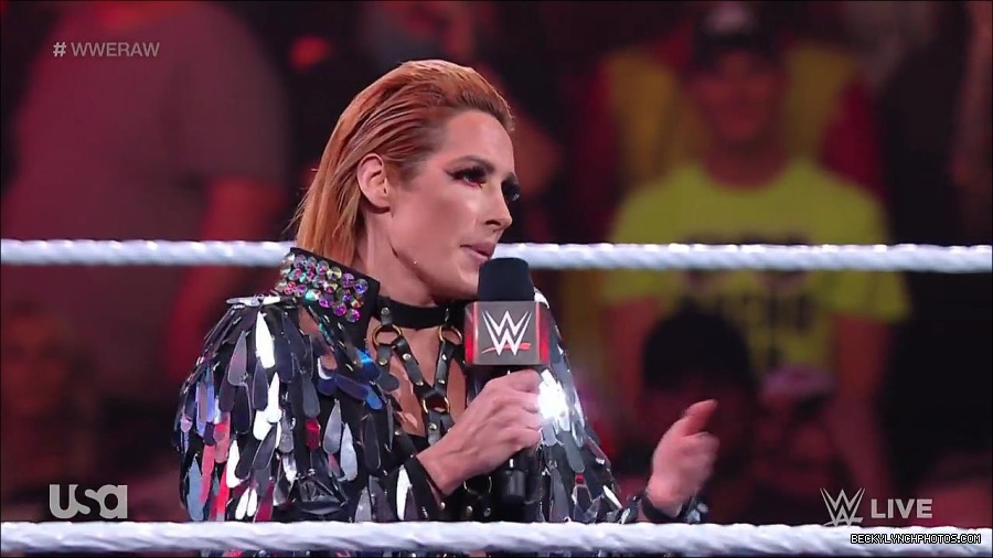 WWE_RAW_30th_May_2022_720p_WEBRip_h264_mp4_000232832.jpg