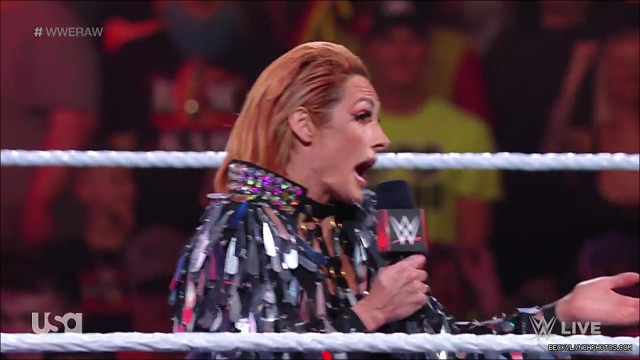 WWE_RAW_30th_May_2022_720p_WEBRip_h264_mp4_000234033.jpg