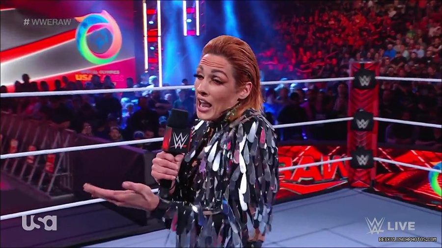 WWE_RAW_30th_May_2022_720p_WEBRip_h264_mp4_000235635.jpg