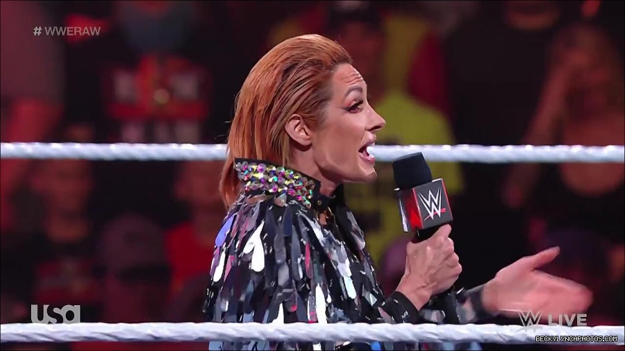 WWE_RAW_30th_May_2022_720p_WEBRip_h264_mp4_000237237.jpg
