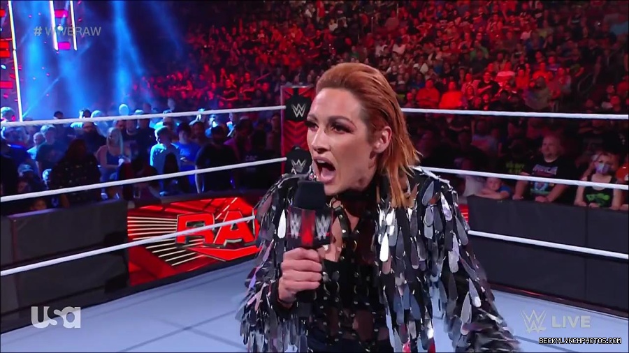 WWE_RAW_30th_May_2022_720p_WEBRip_h264_mp4_000239239.jpg