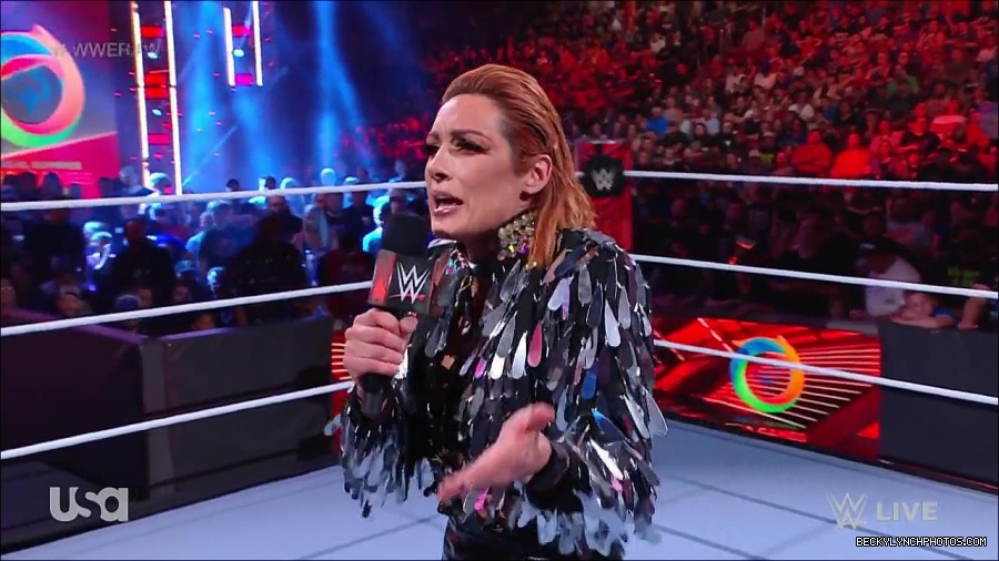 WWE_RAW_30th_May_2022_720p_WEBRip_h264_mp4_000240039.jpg