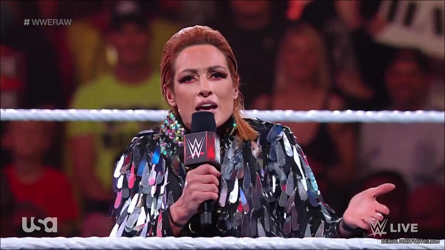 WWE_RAW_30th_May_2022_720p_WEBRip_h264_mp4_000240440.jpg