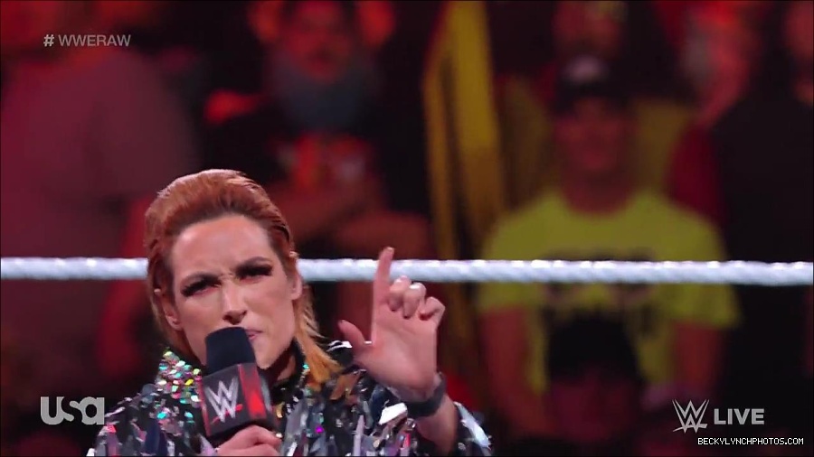WWE_RAW_30th_May_2022_720p_WEBRip_h264_mp4_000244043.jpg
