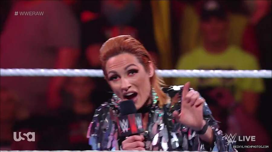 WWE_RAW_30th_May_2022_720p_WEBRip_h264_mp4_000245245.jpg