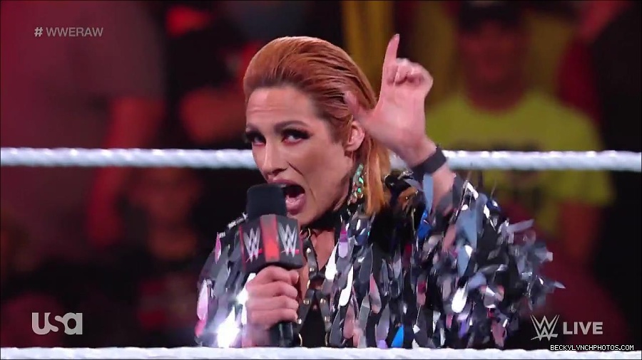 WWE_RAW_30th_May_2022_720p_WEBRip_h264_mp4_000245645.jpg