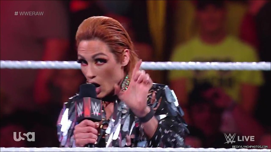 WWE_RAW_30th_May_2022_720p_WEBRip_h264_mp4_000246045.jpg