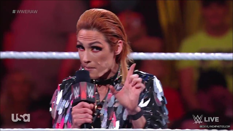 WWE_RAW_30th_May_2022_720p_WEBRip_h264_mp4_000246446.jpg