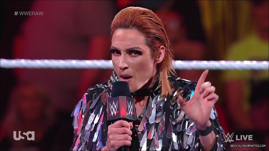 WWE_RAW_30th_May_2022_720p_WEBRip_h264_mp4_000247247.jpg