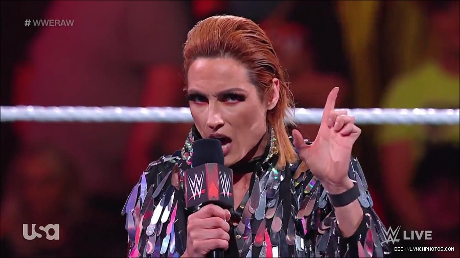 WWE_RAW_30th_May_2022_720p_WEBRip_h264_mp4_000247647.jpg