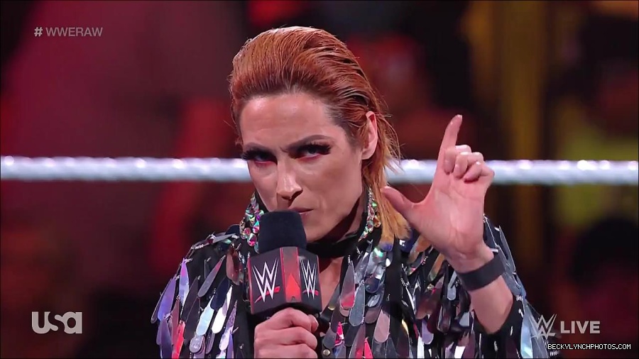 WWE_RAW_30th_May_2022_720p_WEBRip_h264_mp4_000249249.jpg