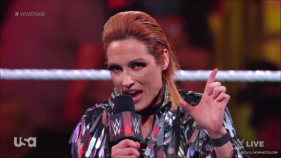WWE_RAW_30th_May_2022_720p_WEBRip_h264_mp4_000249649.jpg