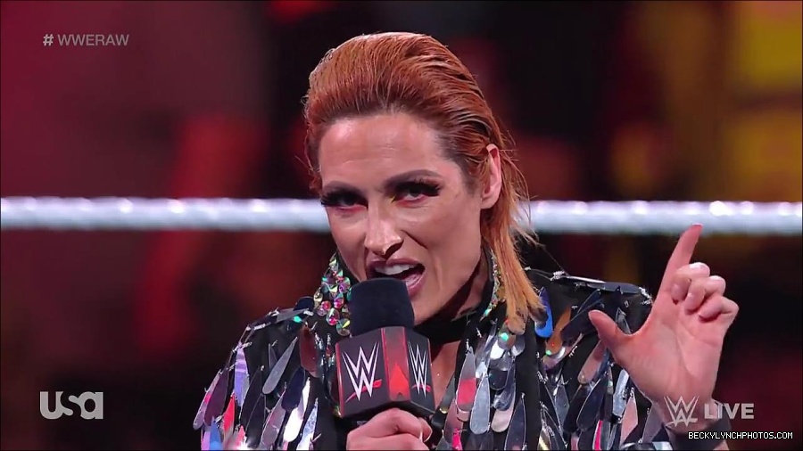 WWE_RAW_30th_May_2022_720p_WEBRip_h264_mp4_000250450.jpg