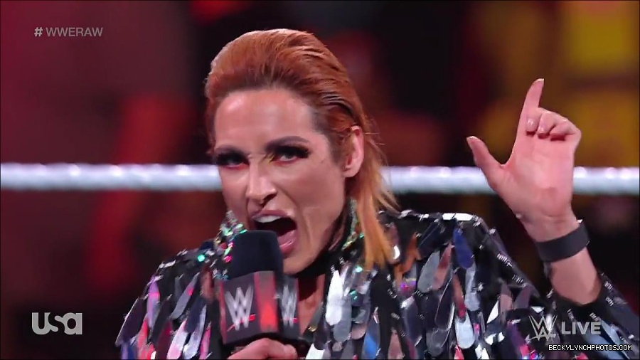 WWE_RAW_30th_May_2022_720p_WEBRip_h264_mp4_000250850.jpg