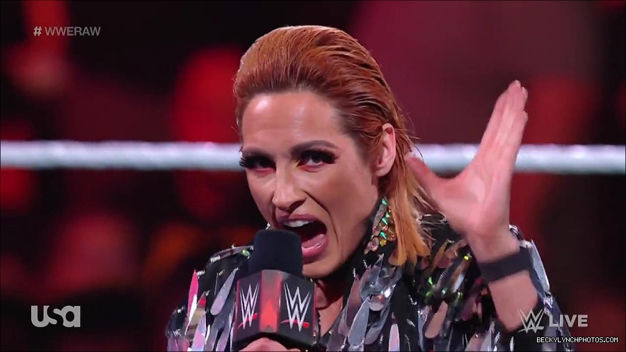 WWE_RAW_30th_May_2022_720p_WEBRip_h264_mp4_000252452.jpg