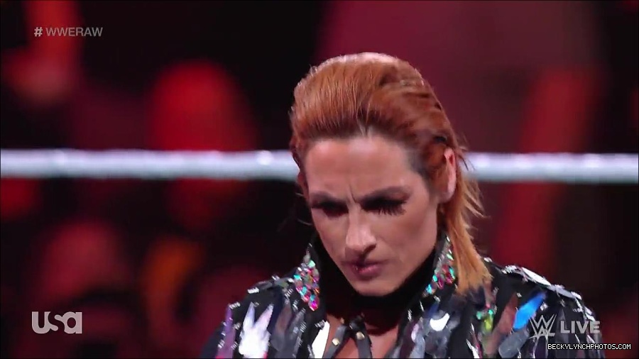 WWE_RAW_30th_May_2022_720p_WEBRip_h264_mp4_000256456.jpg