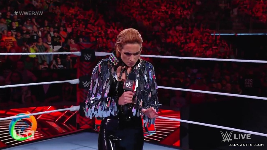 WWE_RAW_30th_May_2022_720p_WEBRip_h264_mp4_000258458.jpg