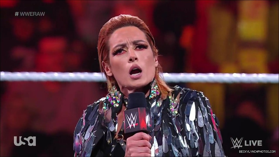 WWE_RAW_30th_May_2022_720p_WEBRip_h264_mp4_000266065.jpg