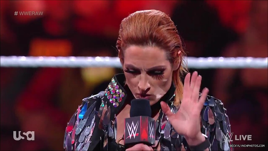 WWE_RAW_30th_May_2022_720p_WEBRip_h264_mp4_000271271.jpg