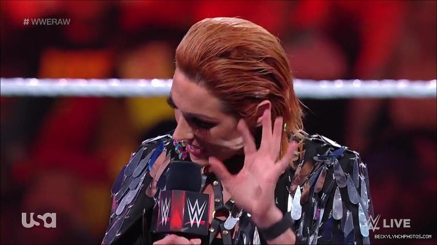 WWE_RAW_30th_May_2022_720p_WEBRip_h264_mp4_000272071.jpg