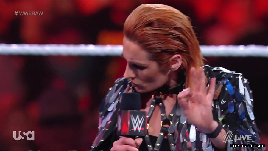 WWE_RAW_30th_May_2022_720p_WEBRip_h264_mp4_000272872.jpg