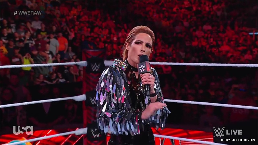 WWE_RAW_30th_May_2022_720p_WEBRip_h264_mp4_000276075.jpg