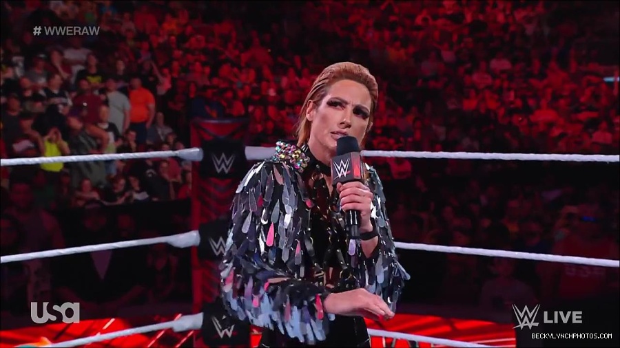 WWE_RAW_30th_May_2022_720p_WEBRip_h264_mp4_000276476.jpg