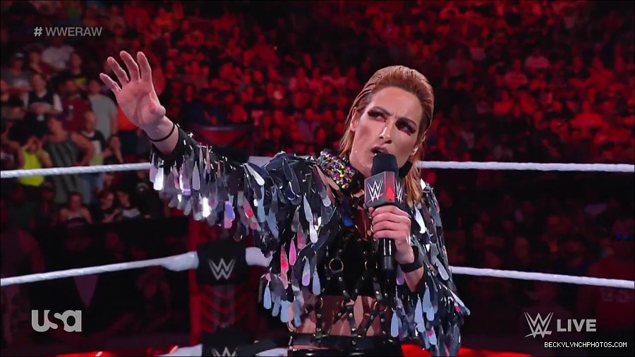 WWE_RAW_30th_May_2022_720p_WEBRip_h264_mp4_000277677.jpg