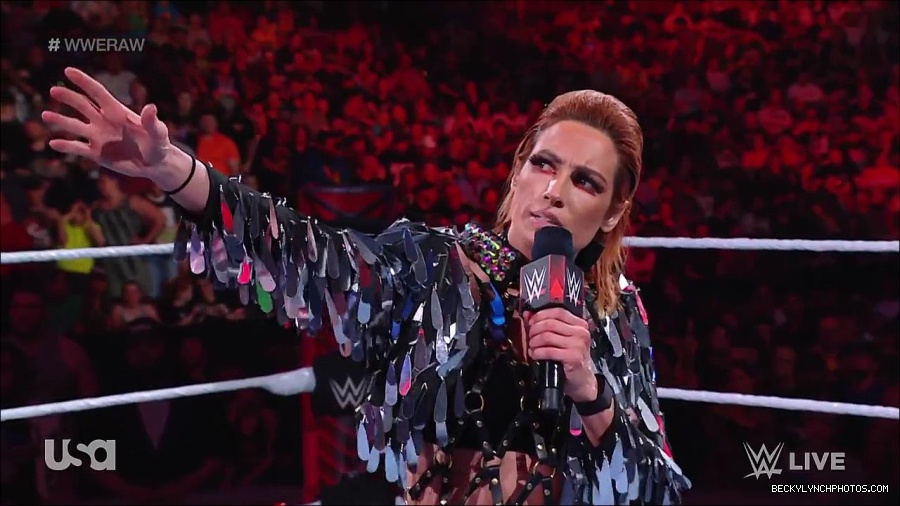 WWE_RAW_30th_May_2022_720p_WEBRip_h264_mp4_000278478.jpg