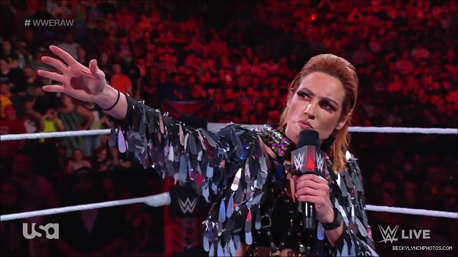 WWE_RAW_30th_May_2022_720p_WEBRip_h264_mp4_000278878.jpg
