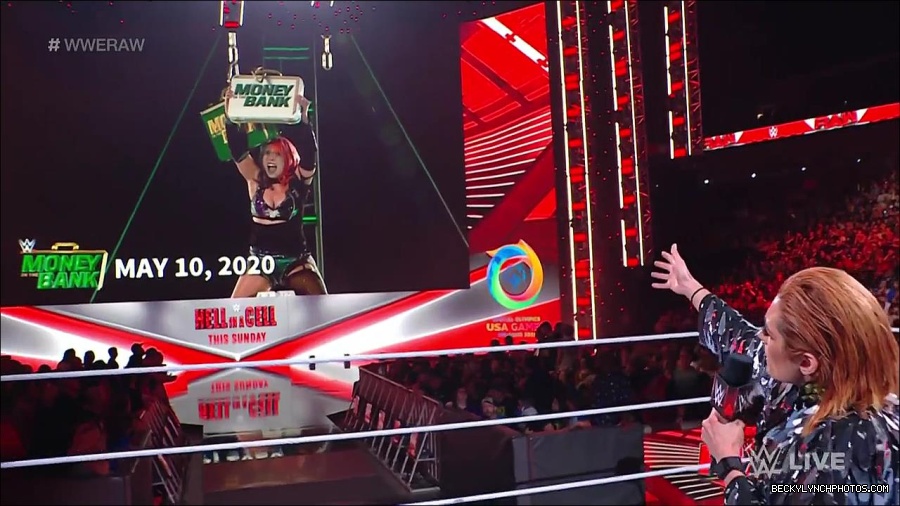 WWE_RAW_30th_May_2022_720p_WEBRip_h264_mp4_000282482.jpg