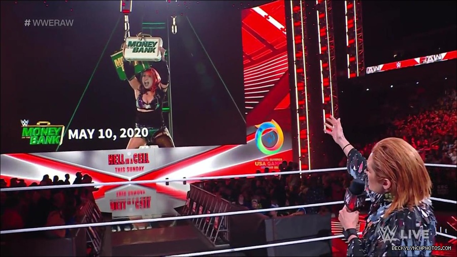 WWE_RAW_30th_May_2022_720p_WEBRip_h264_mp4_000282882.jpg