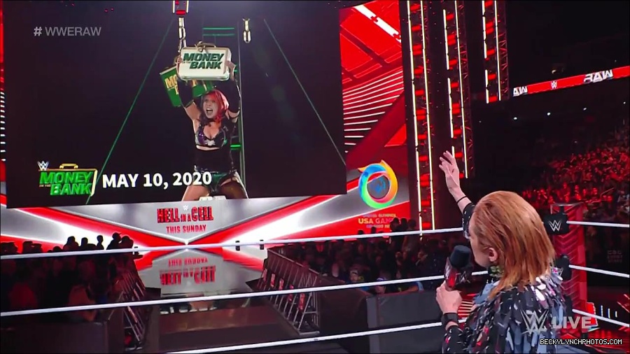 WWE_RAW_30th_May_2022_720p_WEBRip_h264_mp4_000283283.jpg