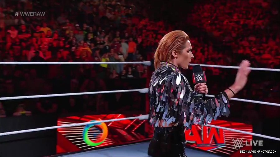 WWE_RAW_30th_May_2022_720p_WEBRip_h264_mp4_000290490.jpg