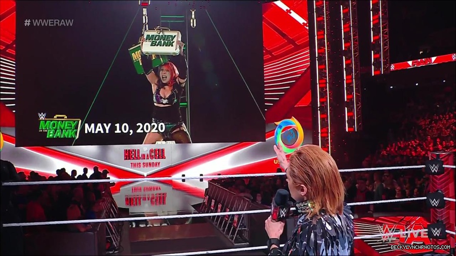 WWE_RAW_30th_May_2022_720p_WEBRip_h264_mp4_000294494.jpg