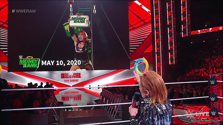WWE_RAW_30th_May_2022_720p_WEBRip_h264_mp4_000294894.jpg