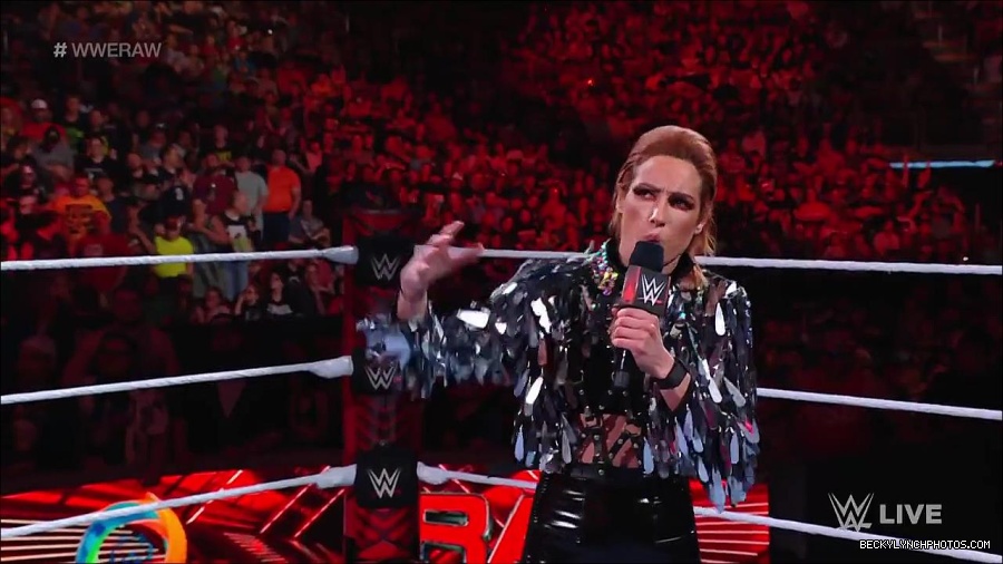 WWE_RAW_30th_May_2022_720p_WEBRip_h264_mp4_000295695.jpg