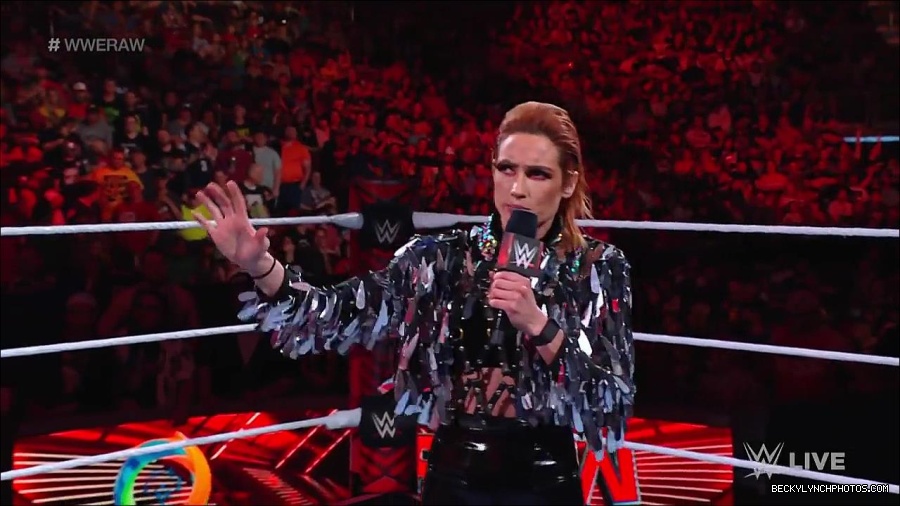 WWE_RAW_30th_May_2022_720p_WEBRip_h264_mp4_000296095.jpg