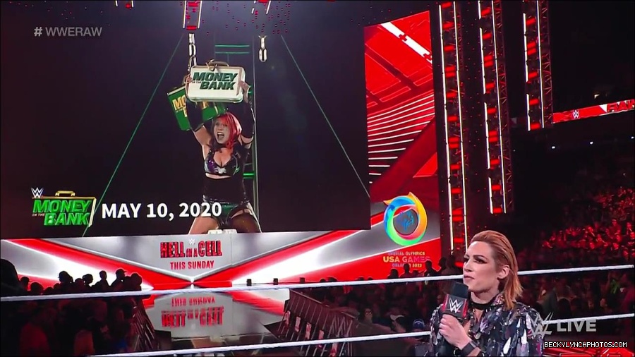 WWE_RAW_30th_May_2022_720p_WEBRip_h264_mp4_000300099.jpg