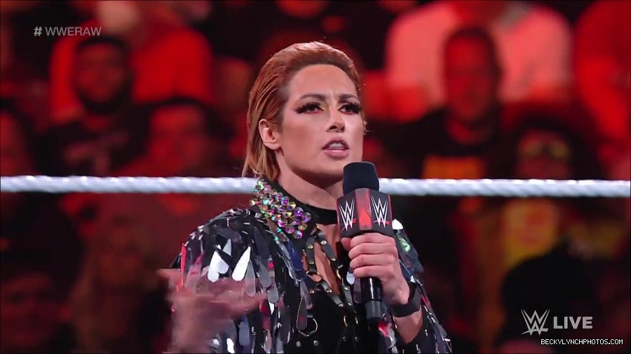 WWE_RAW_30th_May_2022_720p_WEBRip_h264_mp4_000300500.jpg