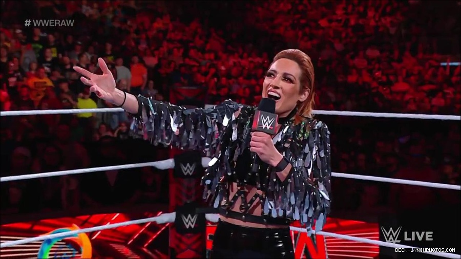 WWE_RAW_30th_May_2022_720p_WEBRip_h264_mp4_000304103.jpg